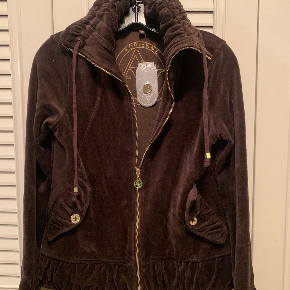 Adrienne Vittadini jacket
Athletic, brown w/ gold accent jacket. Small BNWT